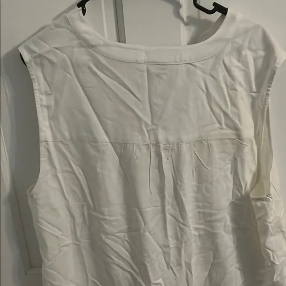 Torrid White Sleeveless Relaxed Blouse- NWT - Picture 8 of 11